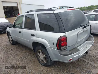 2007 Chevrolet TrailBlazer LS with VIN 1GNDS13S272136506, listed as a IAAI auction lot 42203854 with 362,565 mi miles and . Bid and sale history available at DreamBid. Image 3.