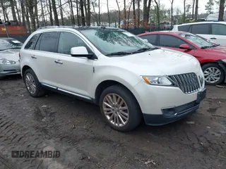 2011 Lincoln MKX with VIN 2LMDJ8JK5BBJ04398, listed as a IAAI auction lot 41751945 with 142,701 mi miles. Bid and sale history available at carsss.com. Image 1.