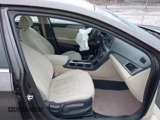 2015 Hyundai Sonata SE z VIN 5NPE24AF5FH184549, wystawiony jako IAAI lot #41132530 z przebiegiem 123 031 mil mil oraz . Historia ofert i sprzedaży dostępna na DreamBid. Obrazek 5.