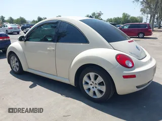 2008 Volkswagen New Beetle Coupe S with VIN 3VWPG31C18M514918, listed as a IAAI auction lot 41993878 with 173,810 mi miles. Bid and sale history available at carsss.com. Image 3.