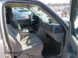 2005 Chevrolet Suburban LT z VIN 3GNEC16Z25G158651, wystawiony jako IAAI lot #42013616 z przebiegiem 221 755 mil mil oraz . Historia ofert i sprzedaży dostępna na DreamBid. Obrazek 5.