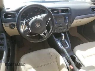 2014 Volkswagen Jetta TDI w/Premium/Nav z VIN 3VWLL7AJ8EM365466, wystawiony jako Copart lot #48739245 z przebiegiem 146 374 mil mil oraz Szkoda całkowita • Salvage title. Historia ofert i sprzedaży dostępna na DreamBid. Obrazek 8.