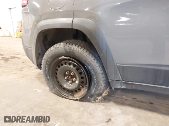 2019 Jeep Cherokee Trailhawk Elite with VIN 1C4PJMBX7KD361203, listed as a IAAI auction lot 41515943 with 133,384 mi miles. Bid and sale history available at carsss.com. Image 6.