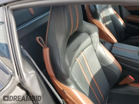 2020 Aston Martin Vantage z VIN SCFSMGAW6LGN03442, wystawiony jako Copart lot #83372524 z przebiegiem 10 819 mil mil oraz Szkoda całkowita • Salvage title. Historia ofert i sprzedaży dostępna na DreamBid. Obrazek 10.