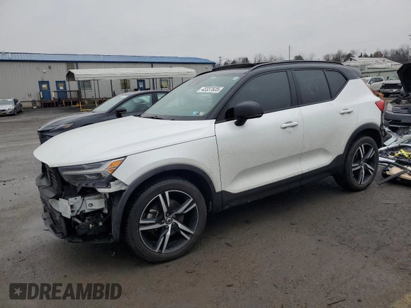 2019 Volvo XC40 R-Design z VIN YV4AC2HMXK2068129, wystawiony jako Copart lot #43337635 z przebiegiem 88 227 mil mil oraz Szkoda całkowita • Salvage title. Historia ofert i sprzedaży dostępna na DreamBid. Obrazek 1.