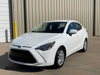 2016 Scion iA z VIN 3MYDLBZV1GY131376, wystawiony jako Copart lot #58874725 z przebiegiem 113 080 mil mil oraz Tytuł czysty. Historia ofert i sprzedaży dostępna na DreamBid. Obrazek 2.
