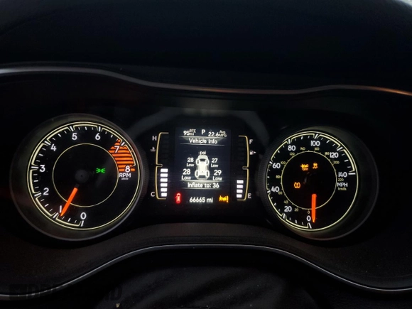 2021 Jeep Cherokee 80th Anniversary with VIN 1C4PJMMX5MD170394, listed as a Copart auction lot 82300344 with 66,665 mi miles and Salvage title. Bid and sale history available at DreamBid. Image 9.