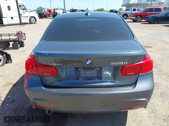 2018 BMW 3 Series с VIN WBA8F1C54JAE92929, выставлен на аукционе IAAI как лот 42236074 с пробегом 87 285 миль миль и . История ставок и продаж доступна на DreamBid. Изображение 16.