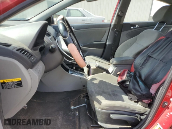 2013 Hyundai Accent GLS z VIN KMHCU4AE2DU461620, wystawiony jako Copart lot #53939795 z przebiegiem 206 137 mil mil oraz Szkoda całkowita • Salvage title. Historia ofert i sprzedaży dostępna na DreamBid. Obrazek 7.