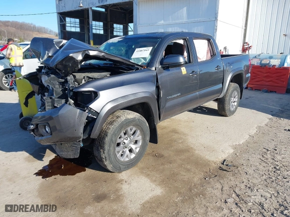 2017 Toyota Tacoma SR5 with VIN 5TFCZ5AN0HX063077, listed as a IAAI auction lot 41887043 with 142,015 mi miles. Bid and sale history available at carsss.com. Image 18.