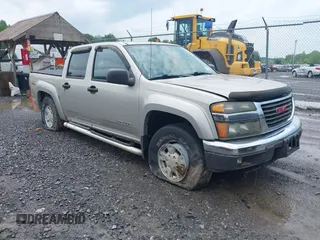 2005 GMC Canyon 1SF SLE Z71 z VIN 1GTDT136558143873, wystawiony jako IAAI lot #42390650 z przebiegiem 166 616 mil mil oraz . Historia ofert i sprzedaży dostępna na DreamBid. Obrazek 1.