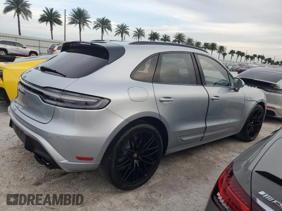 2023 Porsche Macan GTS z VIN WP1AF2A53PLB56470, wystawiony jako Copart lot #76620874 z przebiegiem Nie podano mil oraz Nie do naprawy • Non repairable. Historia ofert i sprzedaży dostępna na DreamBid. Obrazek 3.