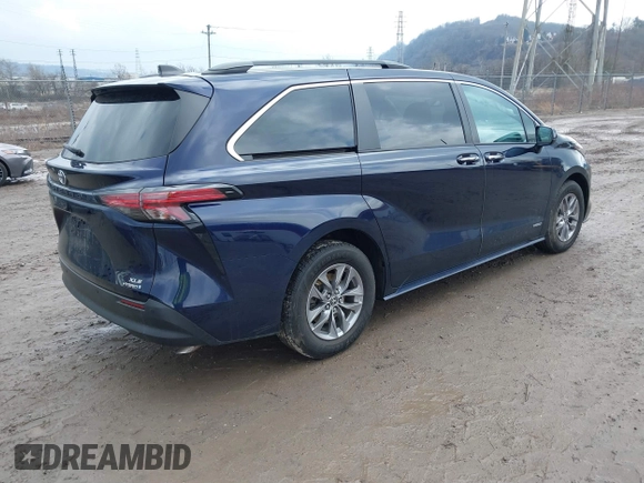 2021 Toyota Sienna XLE with VIN 5TDJSKFC0MS015340, listed as a IAAI auction lot 41683182 with 47,047 mi miles. Bid and sale history available at carsss.com. Image 4.