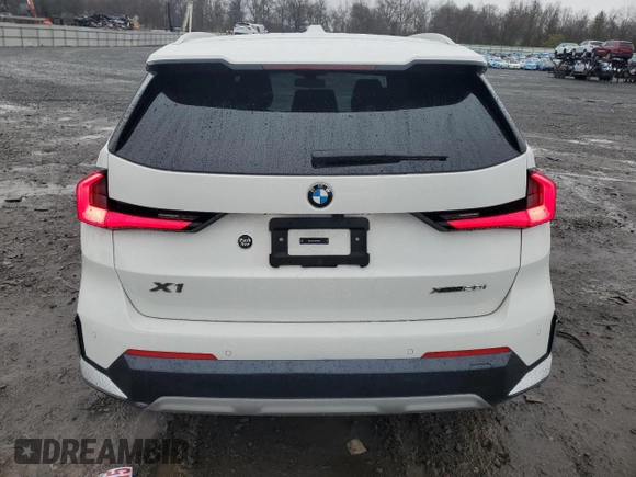 2024 BMW X1 xDrive28i z VIN WBX73EF05R5Y30843, wystawiony jako Copart lot #51692185 z przebiegiem 8 573 mil mil oraz Szkoda całkowita • Salvage title. Historia ofert i sprzedaży dostępna na DreamBid. Obrazek 6.