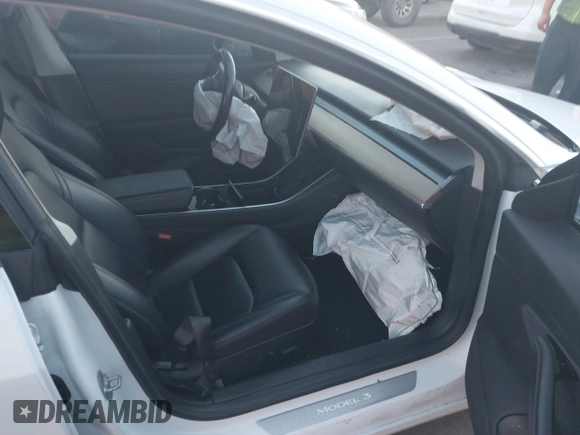 2018 Tesla Model 3 Long Range Battery z VIN 5YJ3E1EB4JF067895, wystawiony jako IAAI lot #41280101 z przebiegiem Nie podano mil oraz . Historia ofert i sprzedaży dostępna na DreamBid. Obrazek 5.