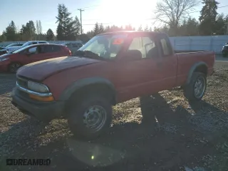 2001 Chevrolet S-10 LS with VIN 1GCCT19W818161992, listed as a Copart auction lot 87774135 with 0 mi miles and Clean Title. Bid and sale history available at carsss.com. Image 1.