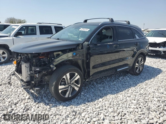 2023 Kia Sorento EX z VIN KNDRHDLG8P5166926, wystawiony jako Copart lot #52593285 z przebiegiem 59 773 mil mil oraz Szkody całkowita. Historia ofert i sprzedaży dostępna na DreamBid. Obrazek 1.