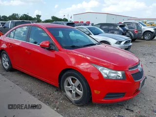 2014 Chevrolet Cruze 1LT z VIN 1G1PC5SB2E7252258, wystawiony jako IAAI lot #42631748 z przebiegiem 109 064 mil mil oraz . Historia ofert i sprzedaży dostępna na DreamBid. Obrazek 1.
