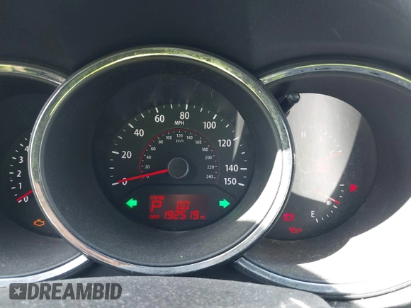 2011 Kia Sorento LX with VIN 5XYKTDA13BG003955, listed as a IAAI auction lot 42149296 with 192,519 mi miles. Bid and sale history available at carsss.com. Image 7.