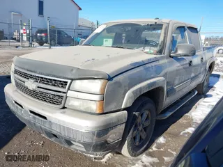 2006 Chevrolet Silverado 1500 LT1 with VIN 2GCEK13T961178126, listed as a IAAI auction lot 41387524 with 402,089 mi miles. Bid and sale history available at carsss.com. Image 17.