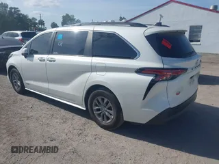 2021 Toyota Sienna XLE with VIN 5TDYRKEC0MS002020, listed as a IAAI auction lot 41952525 with 345,978 mi miles. Bid and sale history available at carsss.com. Image 3.