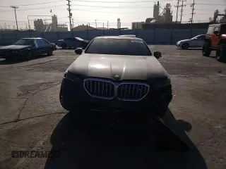 2024 BMW i5 eDrive40 z VIN WBY33FK04RCR61828, wystawiony jako Copart lot #75008794 z przebiegiem 11 905 mil mil oraz Szkody całkowita. Historia ofert i sprzedaży dostępna na DreamBid. Obrazek 11.
