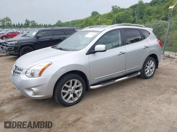 2011 Nissan Rogue SV z VIN JN8AS5MV8BW679232, wystawiony jako IAAI lot #42508786 z przebiegiem 129 632 mil mil oraz . Historia ofert i sprzedaży dostępna na DreamBid. Obrazek 2.