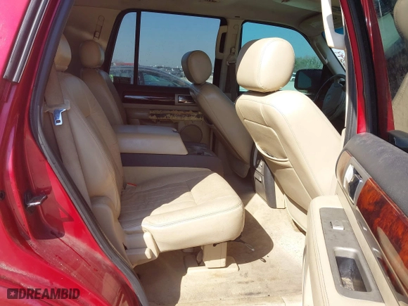 2005 Lincoln Navigator Luxury with VIN 5LMFU27535LJ22068, listed as a IAAI auction lot 41766399 with 237,554 mi miles. Bid and sale history available at carsss.com. Image 8.