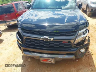 2022 Chevrolet Colorado 4WD Z71 z VIN 1GCGTDEN5N1327500, wystawiony jako IAAI lot #42265450 z przebiegiem 48 680 mil mil oraz . Historia ofert i sprzedaży dostępna na DreamBid. Obrazek 12.