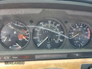 1982 Mercedes-Benz 380 380SEC z VIN WDBCA43A1CB001087, wystawiony jako Copart lot #45136875 z przebiegiem 62 765 mil mil oraz Tytuł czysty. Historia ofert i sprzedaży dostępna na DreamBid. Obrazek 9.