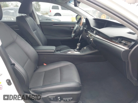 2016 Lexus ES 330 z VIN 58ABK1GG0GU024995, wystawiony jako IAAI lot #42174973 z przebiegiem 80 131 mil mil oraz . Historia ofert i sprzedaży dostępna na DreamBid. Obrazek 5.