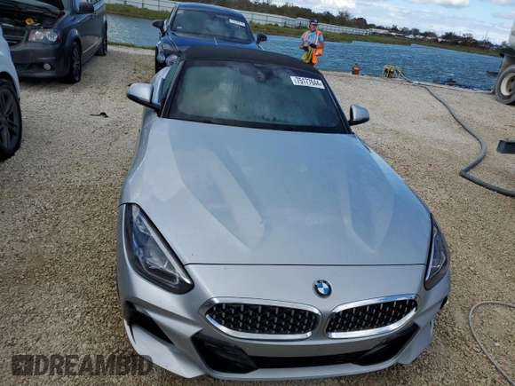 2022 BMW Z4 sDrive30i z VIN WBAHF3C06NWX82076, wystawiony jako Copart lot #75177644 z przebiegiem 2824 mil mil oraz Szkody całkowita. Historia ofert i sprzedaży dostępna na DreamBid. Obrazek 5.