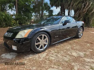 2008 Cadillac XLR z VIN 1G6YV36A885600899, wystawiony jako Copart lot #48151105 z przebiegiem 80 905 mil mil oraz Czysty tytuł • Clean title. Historia ofert i sprzedaży dostępna na DreamBid. Obrazek 2.