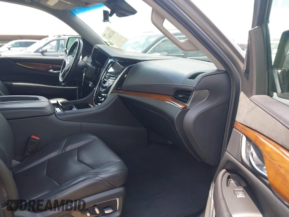 2020 Cadillac Escalade Luxury z VIN 1GYS3BKJ0LR116410, wystawiony jako IAAI lot #42274841 z przebiegiem 75 513 mil mil oraz . Historia ofert i sprzedaży dostępna na DreamBid. Obrazek 5.