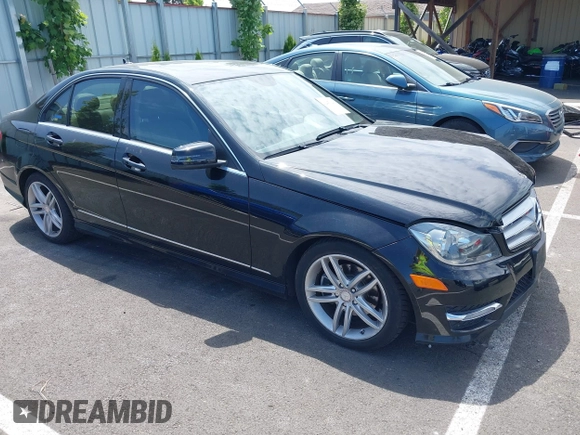 2012 Mercedes-Benz C 300 Sport с VIN WDDGF8BB9CA642697, выставлен на аукционе IAAI как лот 42479043 с пробегом 93 021 миль миль и . История ставок и продаж доступна на DreamBid. Изображение 1.