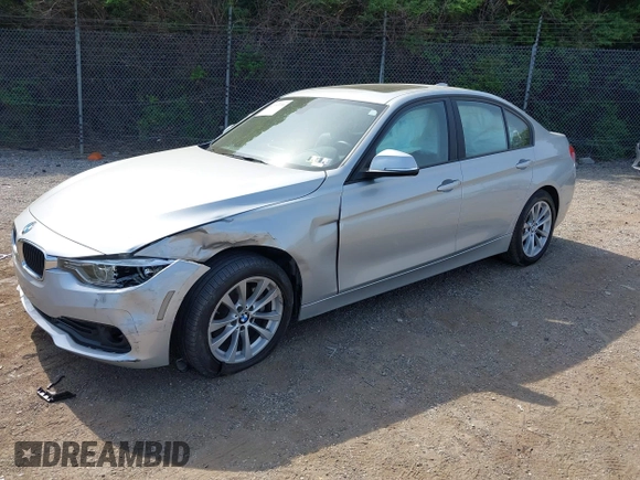 2018 BMW 3 Series 320i xDrive z VIN WBA8A3C5XJA494899, wystawiony jako IAAI lot #42092150 z przebiegiem 60 884 mil mil oraz . Historia ofert i sprzedaży dostępna na DreamBid. Obrazek 18.
