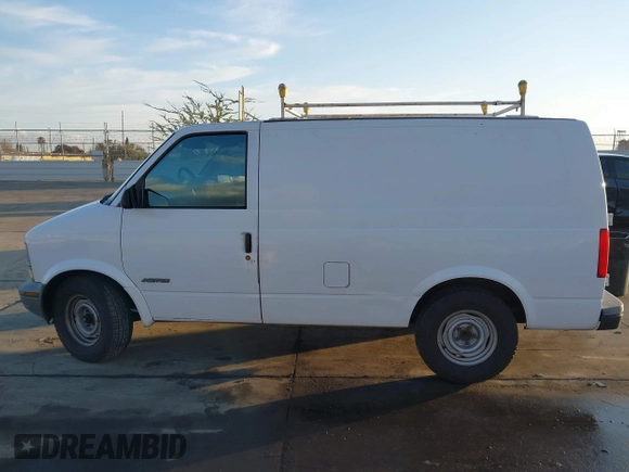 1998 Chevrolet Astro Cargo z VIN 1GCDM19W4WB133439, wystawiony jako IAAI lot #41456062 z przebiegiem 310 476 mil mil oraz . Historia ofert i sprzedaży dostępna na DreamBid. Obrazek 14.