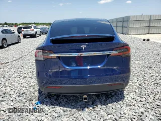 2016 Tesla Model X 70D z VIN 5YJXCAE29GF001522, wystawiony jako Copart lot #56571115 z przebiegiem 129 924 mil mil oraz Szkody całkowita. Historia ofert i sprzedaży dostępna na DreamBid. Obrazek 6.