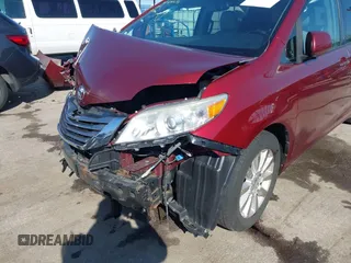 2015 Toyota Sienna Limited z VIN 5TDDK3DC0FS104012, wystawiony jako IAAI lot #41935233 z przebiegiem 160 635 mil mil oraz . Historia ofert i sprzedaży dostępna na DreamBid. Obrazek 6.