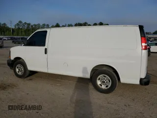 2017 GMC Savana Cargo z VIN 1GTW7AFF0H1338608, wystawiony jako Copart lot #52436585 z przebiegiem 162 749 mil mil oraz Szkoda całkowita • Salvage title. Historia ofert i sprzedaży dostępna na DreamBid. Obrazek 2.