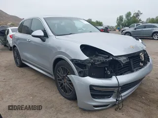 2017 Porsche Cayenne S z VIN WP1AB2A2XHLA51668, wystawiony jako IAAI lot #42347854 z przebiegiem 85 227 mil mil oraz . Historia ofert i sprzedaży dostępna na DreamBid. Obrazek 1.