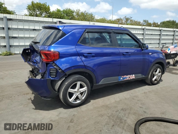 2020 Hyundai Venue SE z VIN KMHRB8A30LU018208, wystawiony jako Copart lot #54599955 z przebiegiem 50 704 mil mil oraz Szkoda całkowita • Salvage title. Historia ofert i sprzedaży dostępna na DreamBid. Obrazek 3.