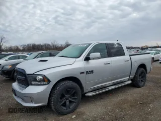 2017 Ram 1500 Night z VIN 1C6RR7MT8HS830789, wystawiony jako Copart lot #43254585 z przebiegiem 107 842 mil mil oraz Szkody całkowita. Historia ofert i sprzedaży dostępna na DreamBid. Obrazek 1.
