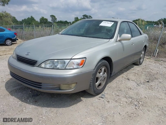 1998 Lexus ES 300 Luxury Sport Sdn with VIN JT8BF28G7W0089321, listed as a IAAI auction lot 41870650 with NaN miles. Bid and sale history available at carsss.com. Image 2.