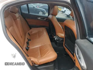 2018 Alfa Romeo Giulia z VIN ZARFAEBN6J7594072, wystawiony jako Copart lot #58408755 z przebiegiem 98 279 mil mil oraz Tytuł czysty. Historia ofert i sprzedaży dostępna na DreamBid. Obrazek 10.