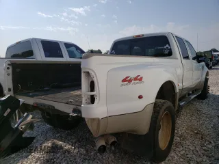 2008 Ford F-450 XL with VIN 1FTXW43R78ED59892, listed as a Copart auction lot 68845314 with 210,681 mi miles and Salvage Title. Bid and sale history available at carsss.com. Image 3.