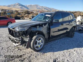 2022 BMW X5 M with VIN 5YMJU0C06N9M19369, listed as a Copart auction lot 83088734 with 35,382 mi miles and Salvage Title. Bid and sale history available at carsss.com. Image 1.