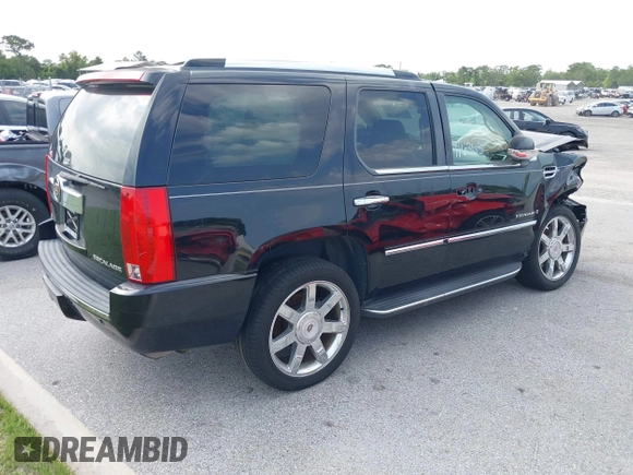 2009 Cadillac Escalade z VIN 1GYFC23249R116363, wystawiony jako IAAI lot #39887498 z przebiegiem 140 095 mil mil oraz . Historia ofert i sprzedaży dostępna na DreamBid. Obrazek 4.