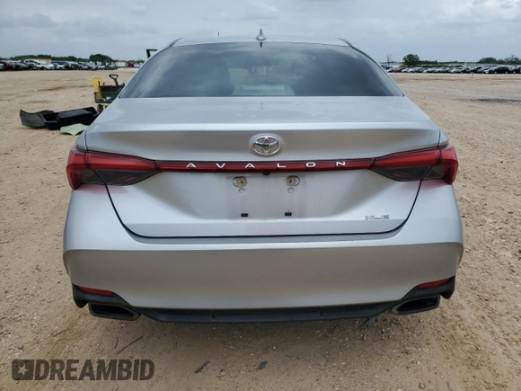2019 Toyota Avalon XLE z VIN 4T1BZ1FB8KU005001, wystawiony jako Copart lot #54714005 z przebiegiem 62 169 mil mil oraz Czysty tytuł • Clean title. Historia ofert i sprzedaży dostępna na DreamBid. Obrazek 6.