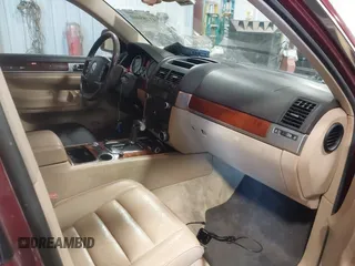2004 Volkswagen Touareg z VIN WVGCM67LX4D038012, wystawiony jako IAAI lot #41285460 z przebiegiem Nie podano mil oraz . Historia ofert i sprzedaży dostępna na DreamBid. Obrazek 5.